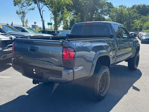 Used 2019 Toyota Tacoma TRD Sport AWD/4WD image 4