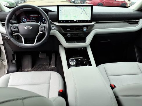 Used 2025 Ford Explorer Platinum w/ Ultimate Package AWD/4WD image 14
