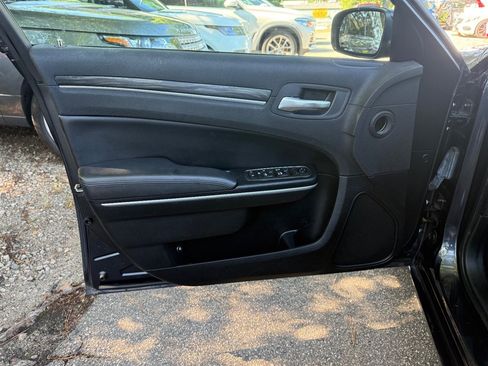 Used 2019 Chrysler 300 Touring w/ Sport Appearance Package RWD image 12
