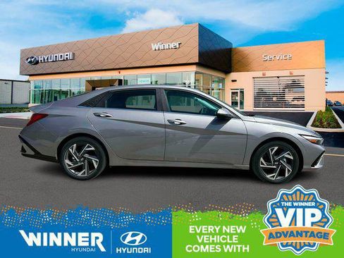 New 2025 Hyundai Elantra Limited image 10