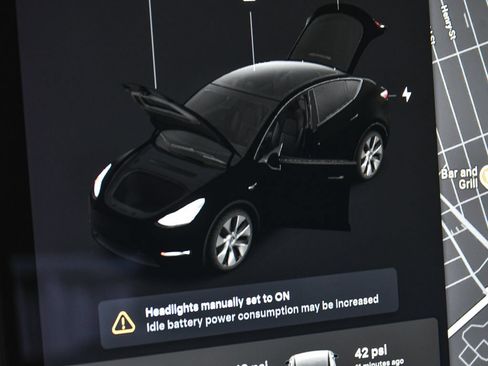 Used 2021 Tesla Model Y Long Range AWD/4WD image 53