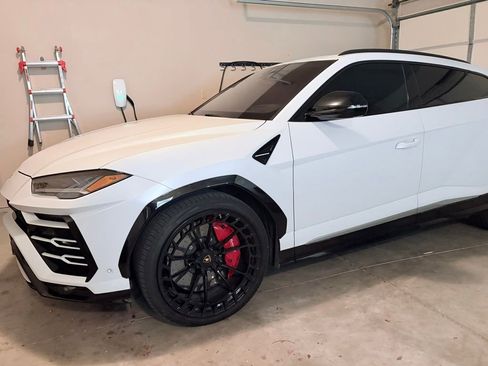 Used 2019 Lamborghini Urus AWD/4WD image 3