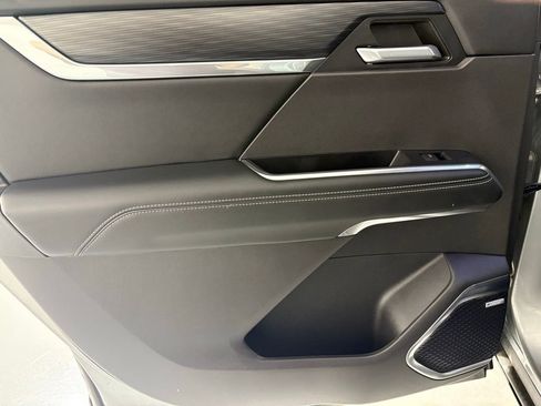 Used 2025 GMC Acadia Elevation image 36