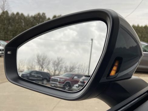 Used 2023 Volkswagen ID.4 Pro S image 8