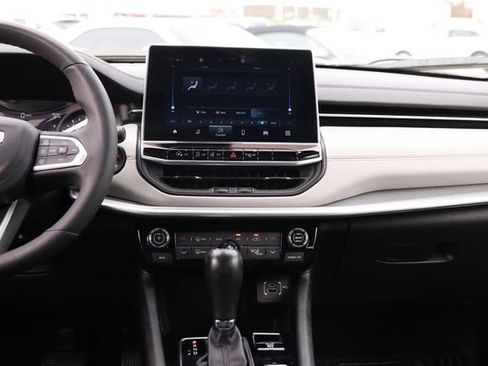Used 2025 Jeep Compass Limited AWD/4WD image 25
