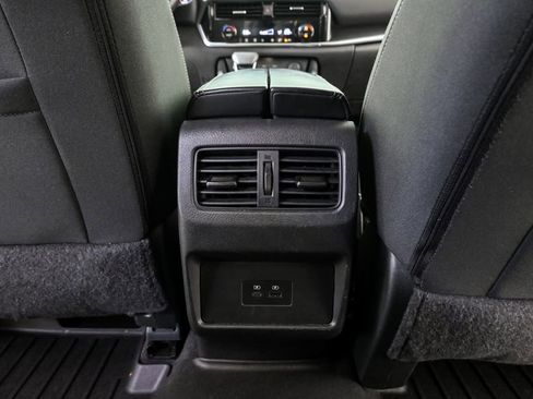 Used 2022 Nissan Rogue SV image 18