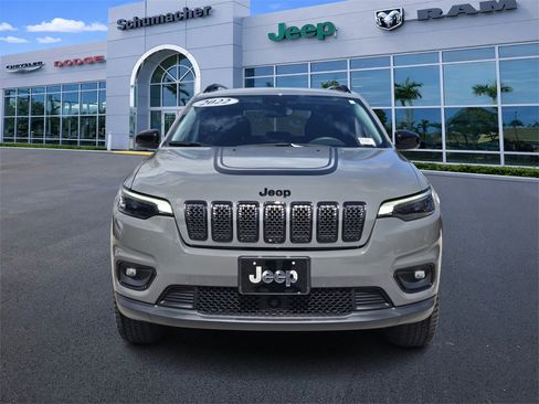 Certified 2022 Jeep Cherokee Latitude w/ Sun & Sound Group image 2