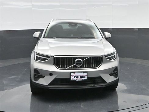 Used 2024 Volvo XC40 B5 Plus image 7