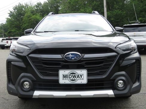 Used 2023 Subaru Outback Limited XT AWD/4WD image 2