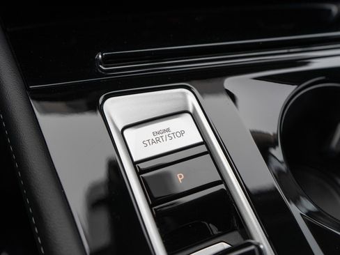 Used 2025 Volkswagen Atlas SE image 22