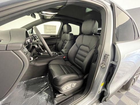 New 2026 Porsche Macan image 5