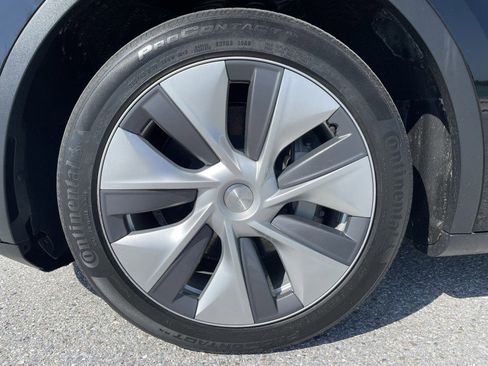 Used 2023 Tesla Model Y AWD image 16