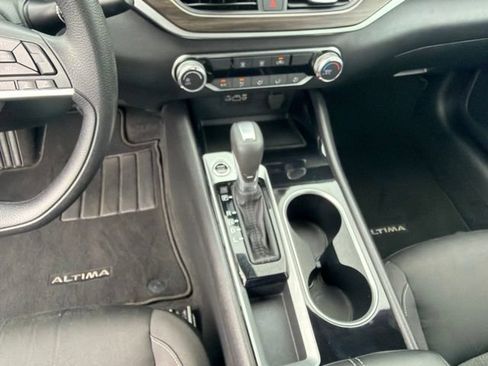 Used 2024 Nissan Altima 2.5 SV FWD image 25