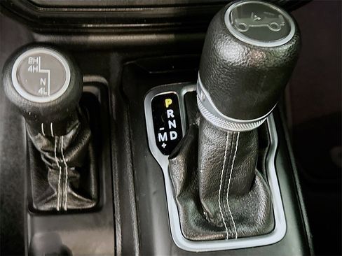 Used 2019 Jeep Wrangler Unlimited Sahara image 17