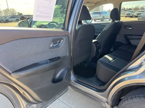 Used 2021 Nissan Rogue SV image 32