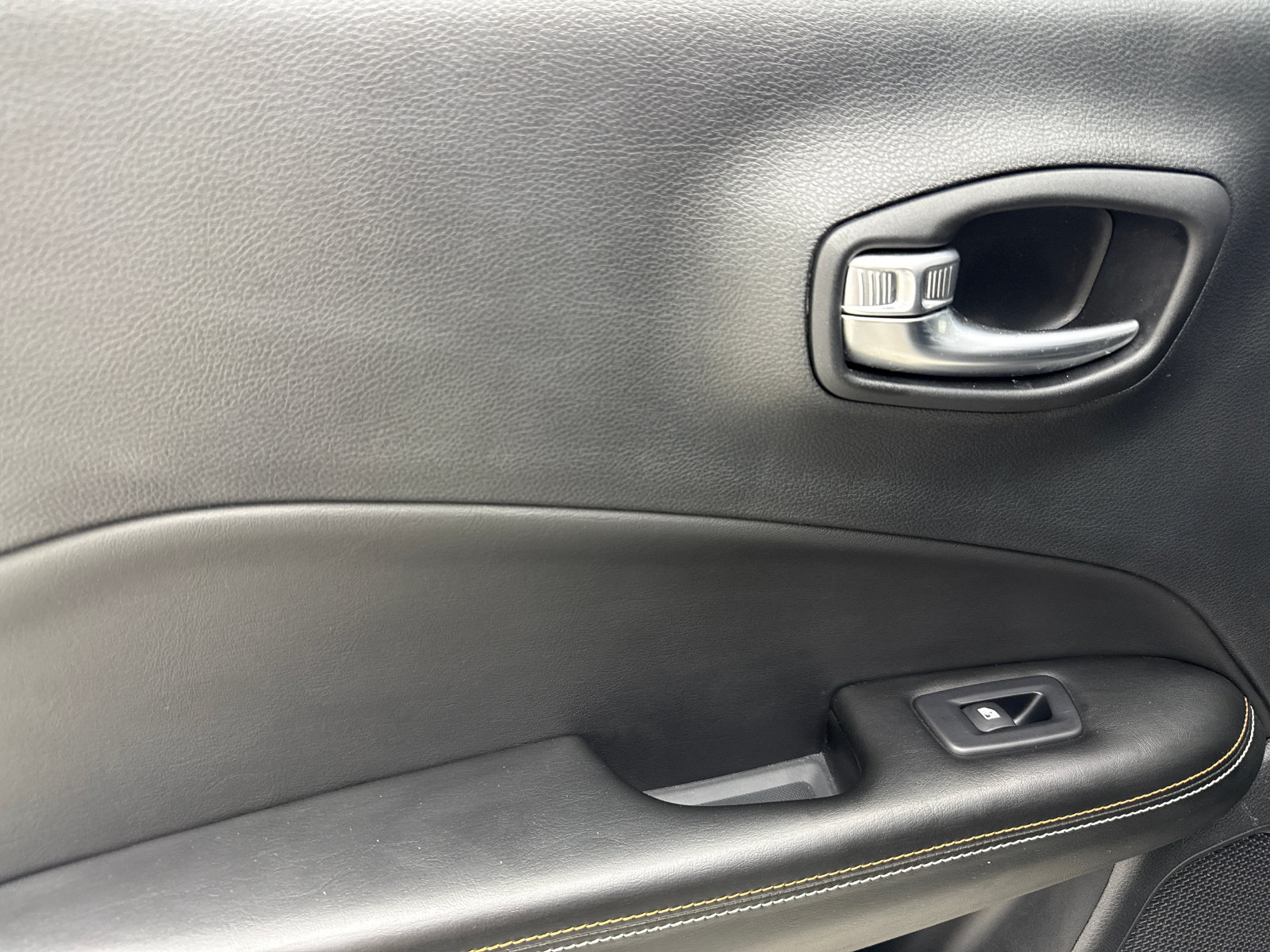 Used 2020 Jeep Compass Latitude w/ Popular Equipment Group FWD image 36