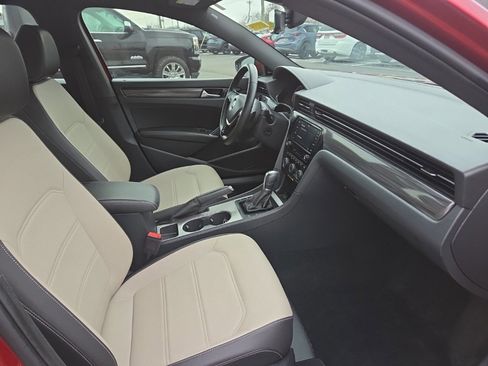 Used 2021 Volkswagen Passat 2.0T R-Line image 21