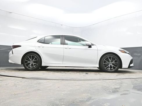 Used 2024 Toyota Camry SE image 32