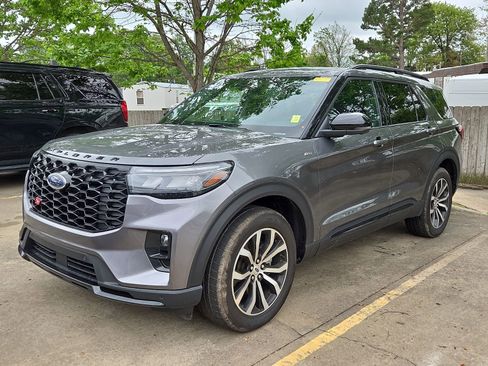 Used 2025 Ford Explorer ST-Line image 2