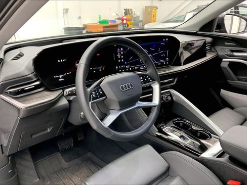 Certified 2025 Audi Q5 2.0T Premium Plus w/ Premium Plus image 13