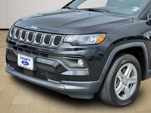 Used 2023 Jeep Compass Latitude AWD/4WD image 30