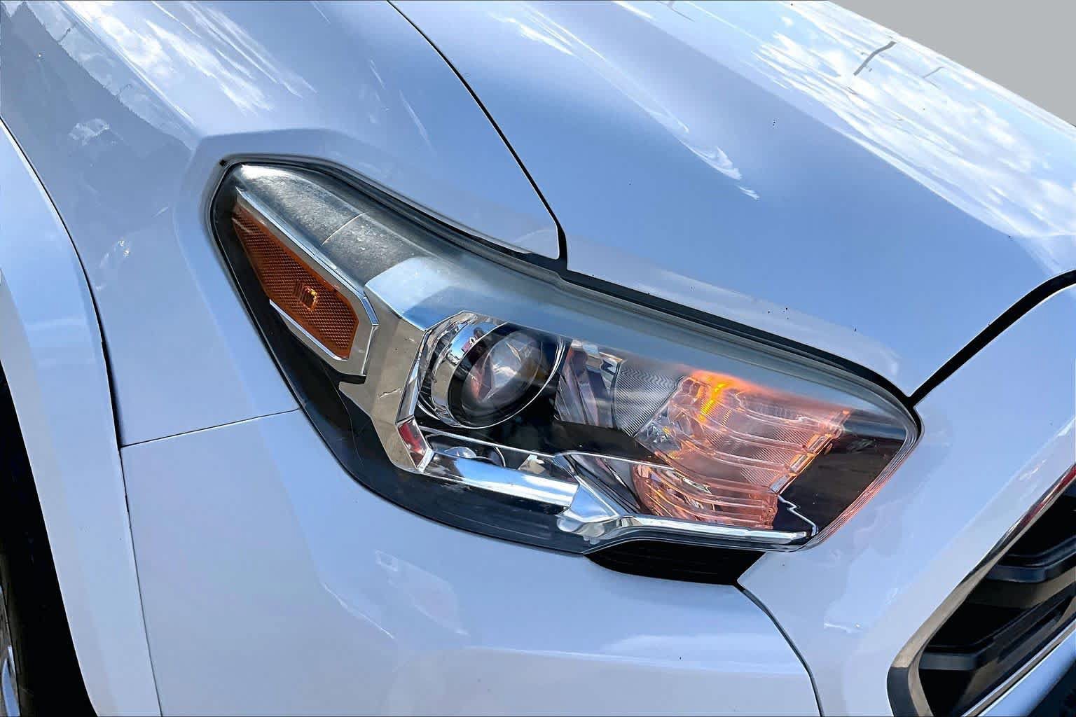 Used 2017 Toyota Tacoma SR5 w/ Tow Package RWD image 25