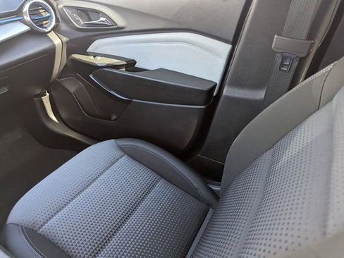 Certified 2025 Chevrolet Trax LT w/ LT Convenience Package image 13