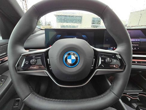 Used 2024 BMW i5 eDrive40i w/ M Sport Package image 28