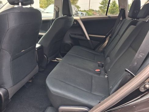 Used 2017 Toyota RAV4 LE AWD/4WD image 14