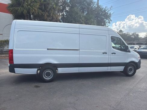 Used 2025 Mercedes-Benz Sprinter 2500 image 11
