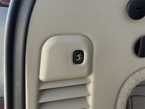 Used 2017 Jeep Grand Cherokee Overland image 34