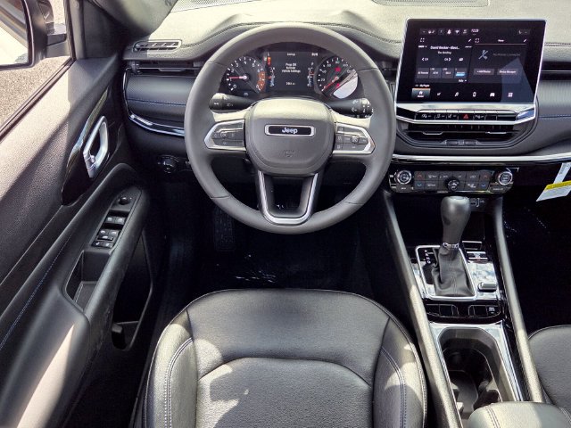 Used 2026 Jeep Compass Limited AWD/4WD image 13