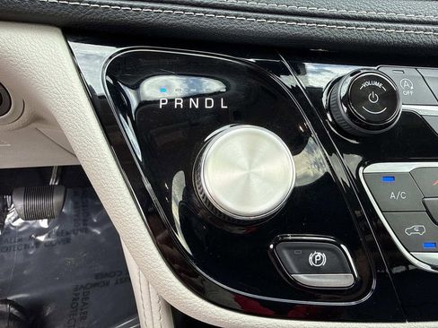 Used 2023 Chrysler Pacifica Limited image 31