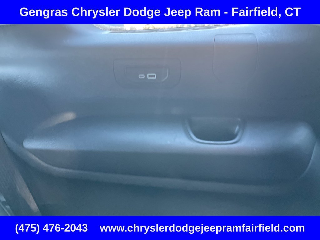 Used 2023 Jeep Grand Cherokee L Limited AWD/4WD image 32