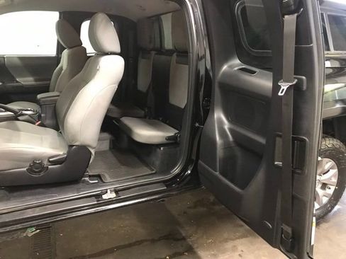 Certified 2017 Toyota Tacoma SR5 w/ Tow Package image 8