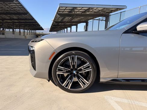 Used 2023 BMW i7 xDrive60 w/ Parking Assistance Package AWD/4WD image 13