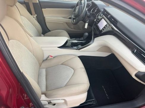 Used 2019 Toyota Camry LE FWD image 4