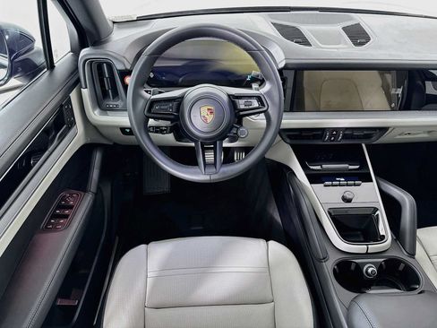 Certified 2025 Porsche Cayenne S AWD/4WD image 24