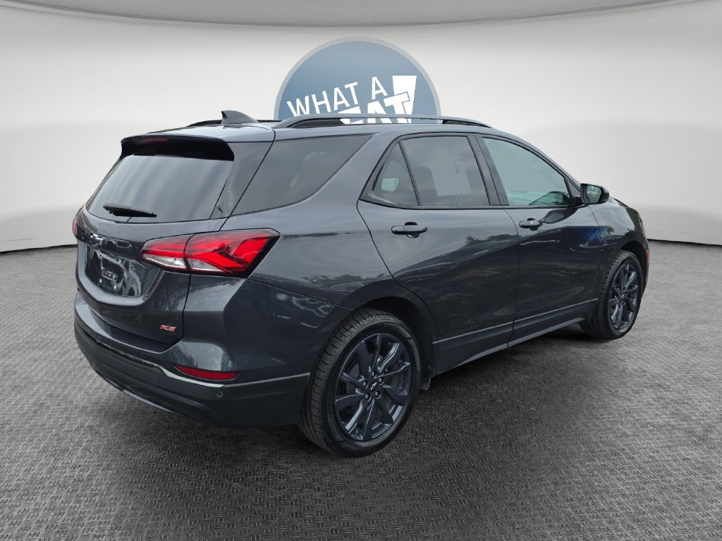 Used 2022 Chevrolet Equinox RS w/ LPO, Floor Liner Package FWD image 3