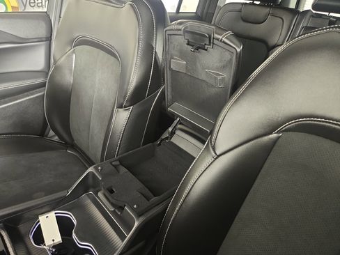 Certified 2025 Jeep Grand Cherokee Altitude image 29