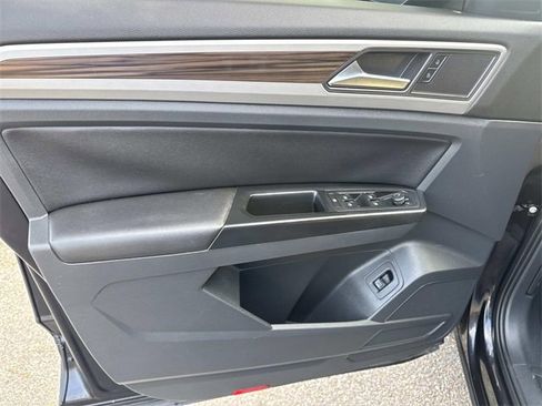 Used 2021 Volkswagen Atlas SE image 24