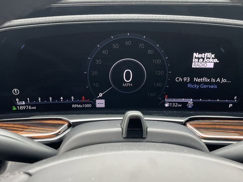 Used 2023 Cadillac Escalade Premium Luxury image 3