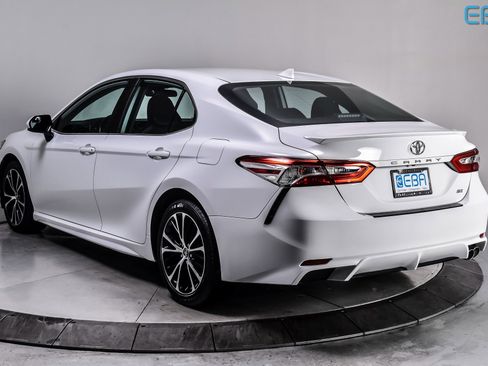 Used 2020 Toyota Camry SE image 4