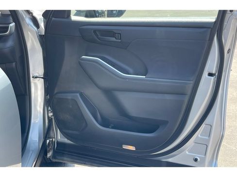 Used 2021 Toyota Highlander L FWD image 21