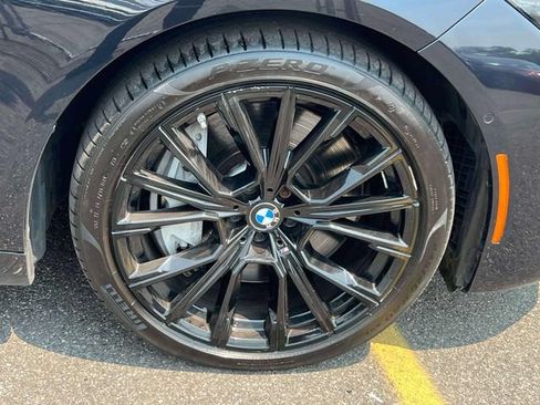 Used 2022 BMW 750i xDrive w/ Luxury Rear Seating Package AWD/4WD image 9