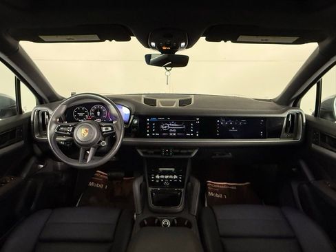 Certified 2025 Porsche Cayenne image 20