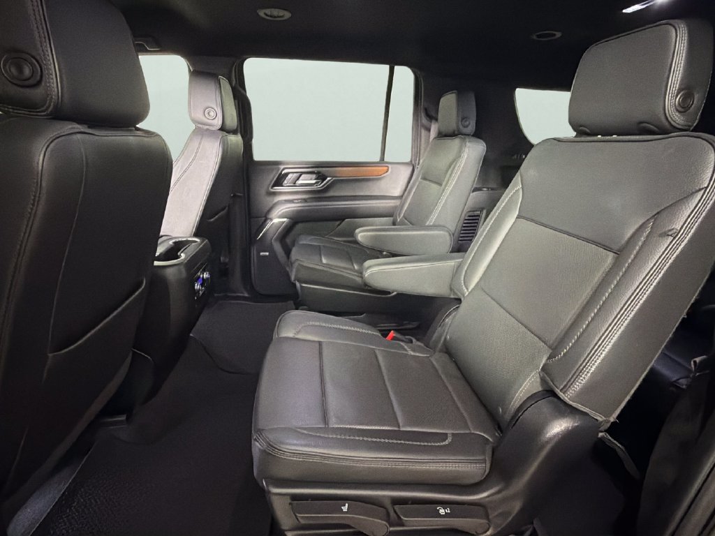 Used 2025 GMC Yukon XL Denali AWD/4WD image 27