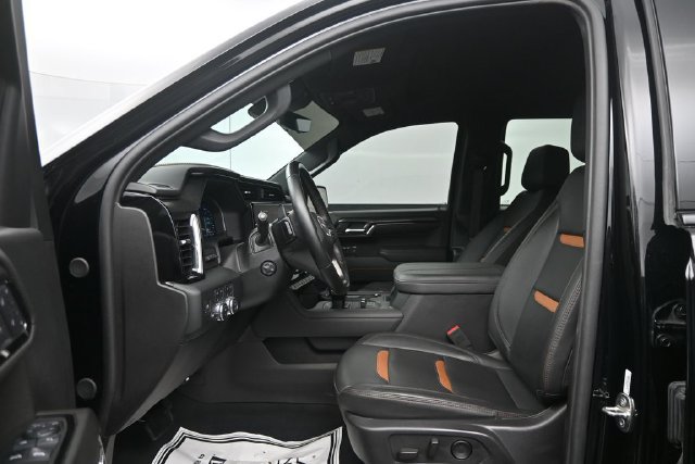Used 2024 GMC Sierra 1500 AT4 w/ Technology Package AWD/4WD image 10
