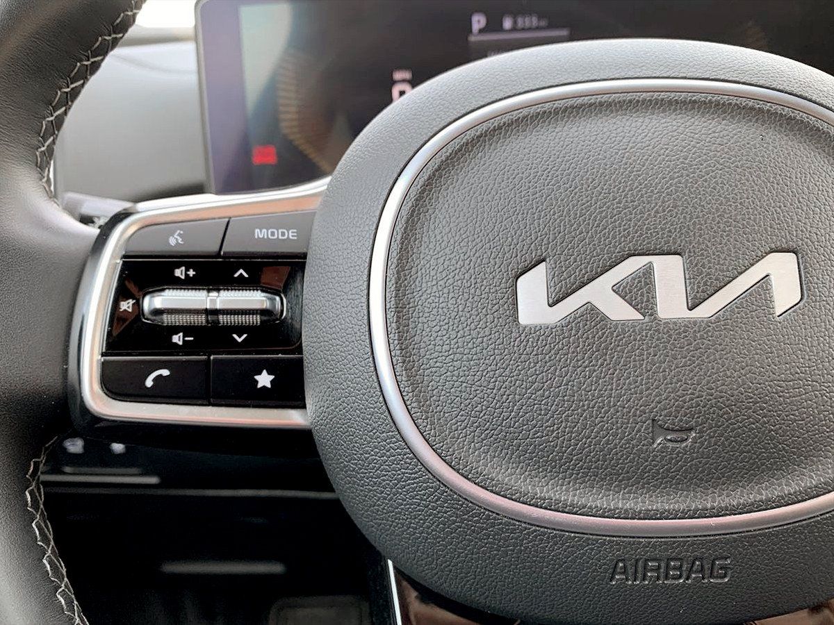 Used 2025 Kia Sorento EX AWD/4WD image 17