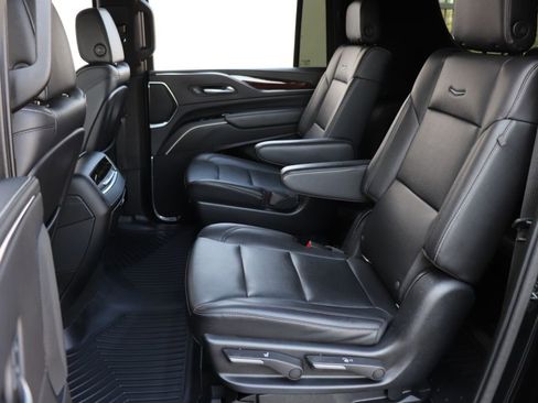 Used 2021 Cadillac Escalade ESV Luxury image 21